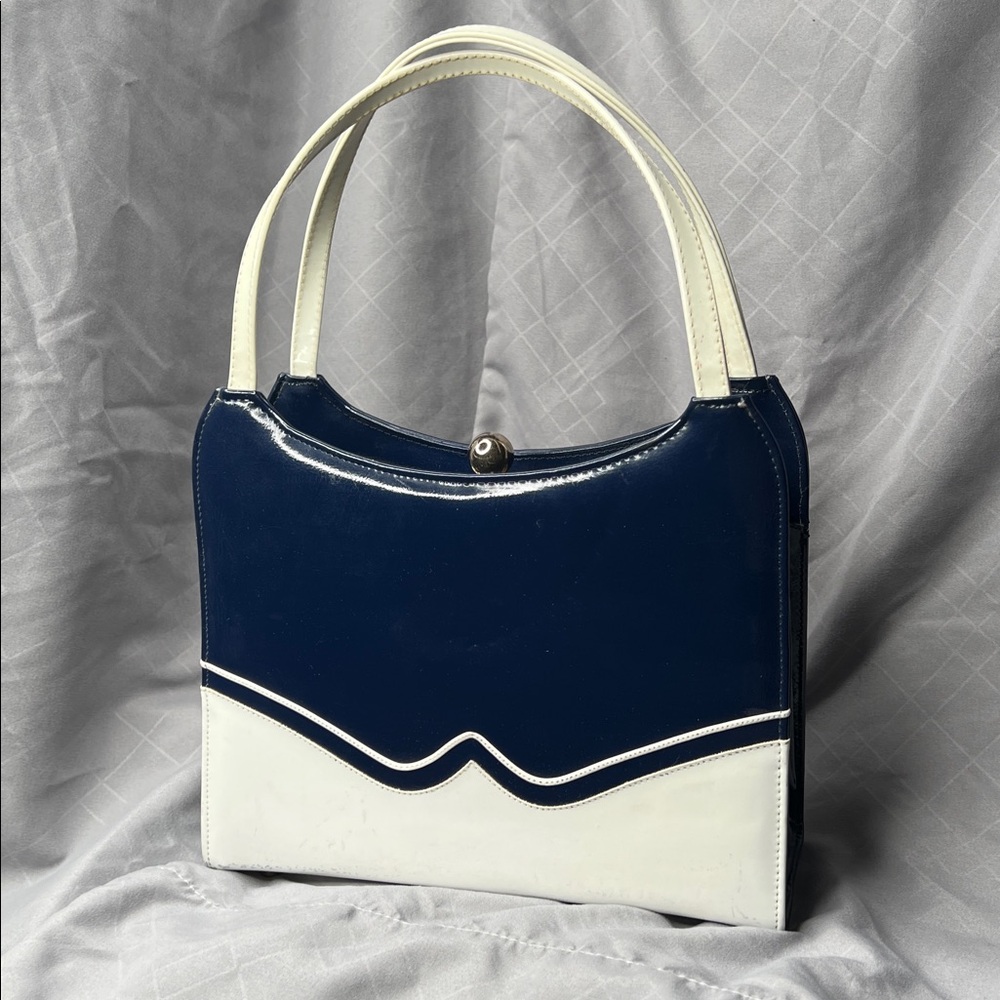 1960’s “RISQUÉ” SPECTATOR TOP-HANDLE NAVY & WHITE FAUX PATENT HANDBAG